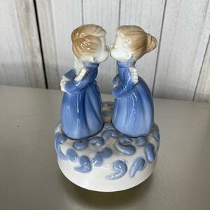 Vintage Mann Kissing Angels Music Box Porcelain Figurine Blue & White
